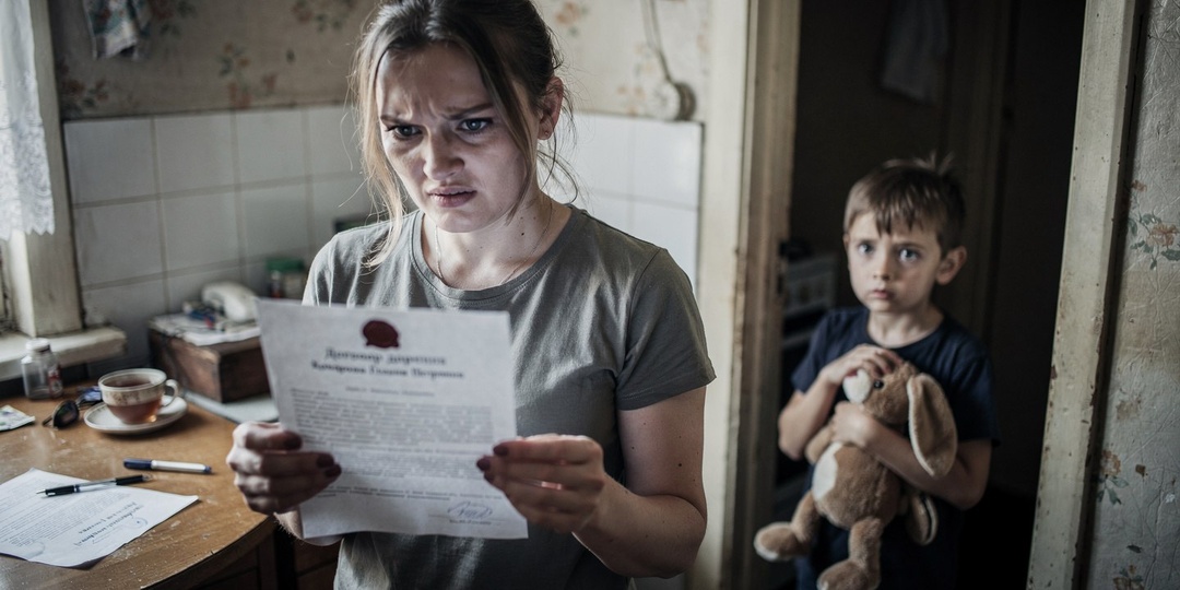 — Марина подписала документы не глядя, доверившись свекрови, а через год нашла в почтовом ящике чужую квитанцию и поняла, что её