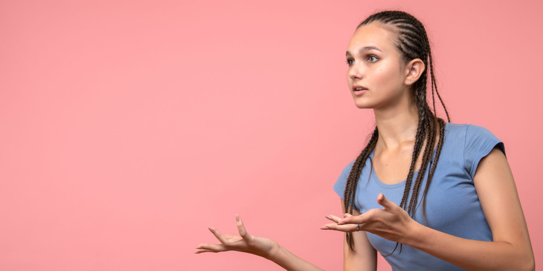 «Не могу вдохнуть полной грудью»: о чем говорит тело, когда болит спина, сжимает челюсть и скручивает живот