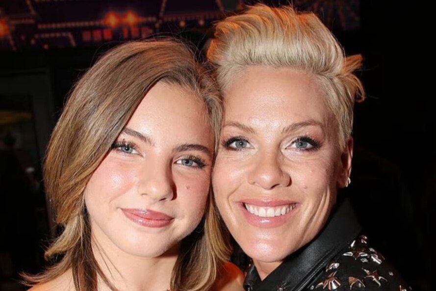     Пинк совершила редкий выход в свет с 14-летней дочерью, которая уже догнала ее по росту