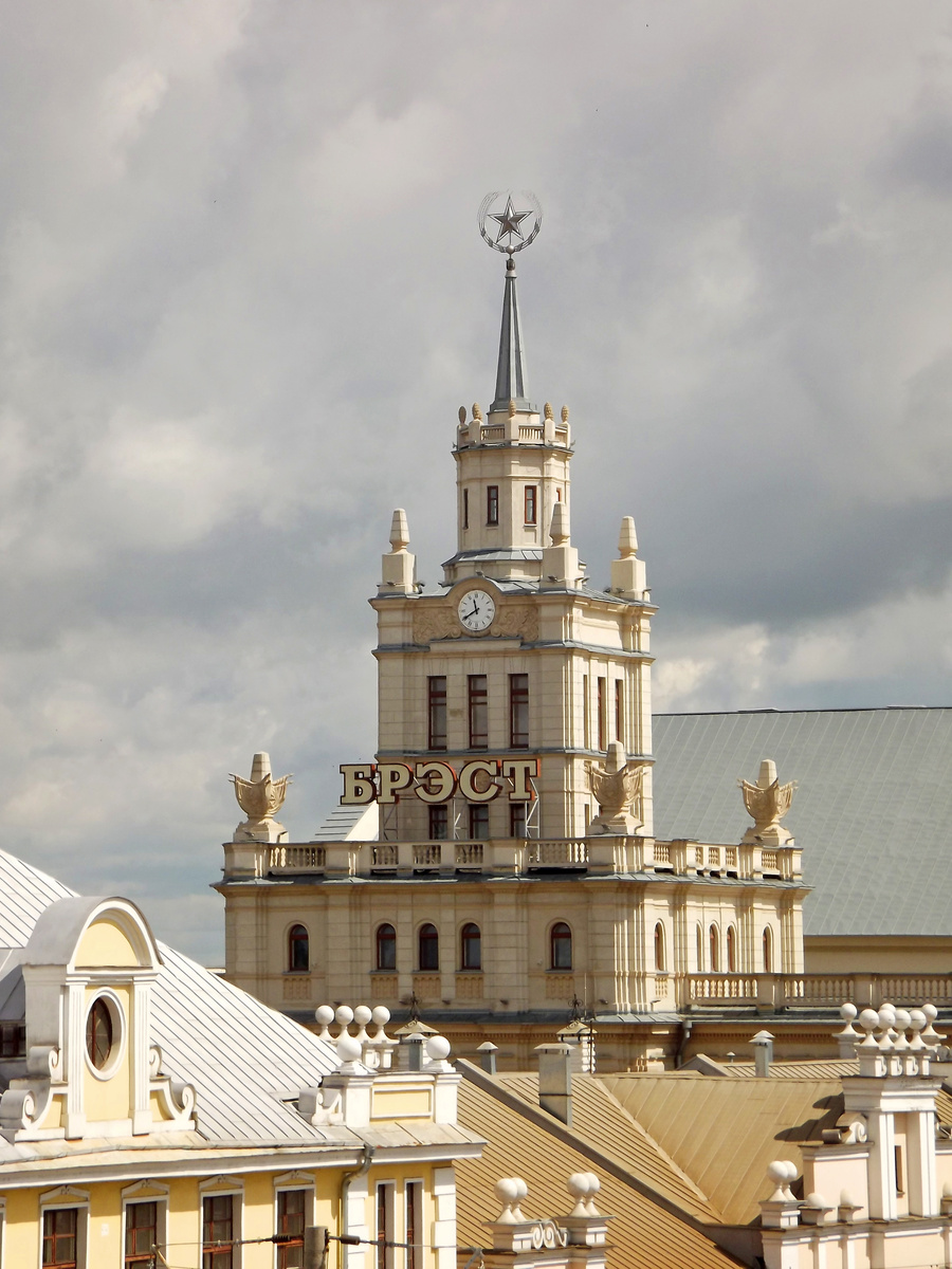 Та самая сестричка звезды с башни МГУ. Фото Елвіс с сайта wikimedia (лицензия Creative Commons Attribution-Share Alike 4.0 International)