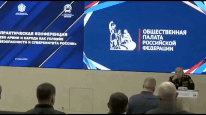    Офицерам пришлось встать во время речи генерала. Видео: ТГ-канал "Живов"