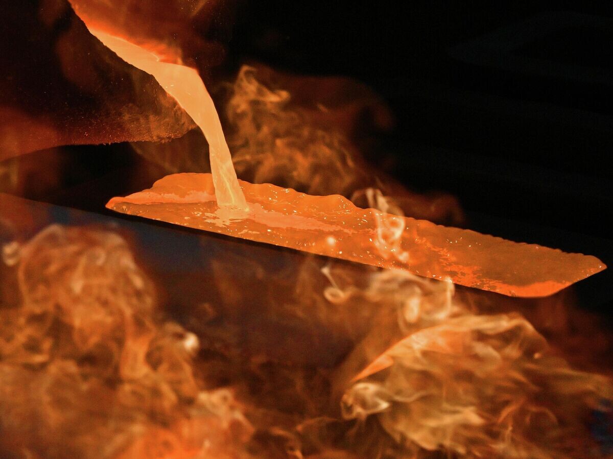    Производство золотых слитков© РИА Новости . Илья Наймушин