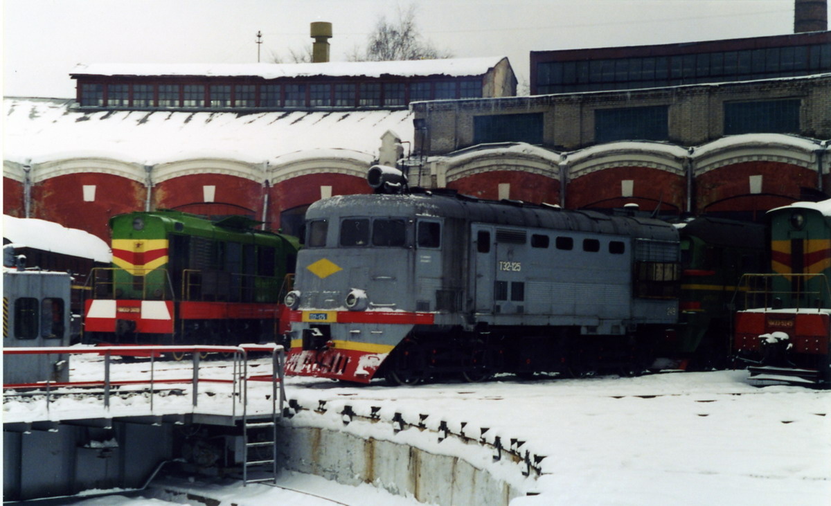 https://railgallery.ru/photo/291610/ Фото сделано Василием и Дмитрием Быковскими 09.01.1998 года.