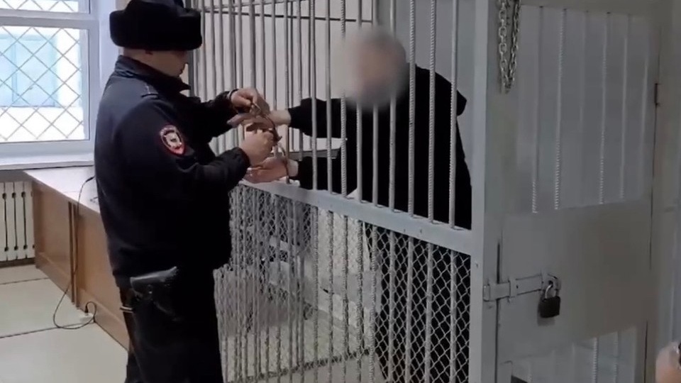 Экс-военкома из Тайшета осудили за липовые диагнозы призывникам