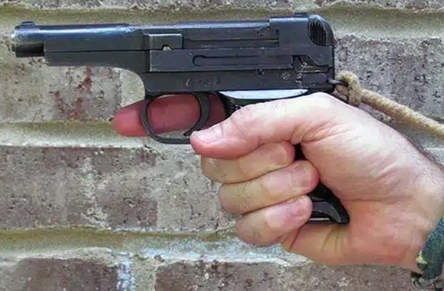 Пистолет в руке.