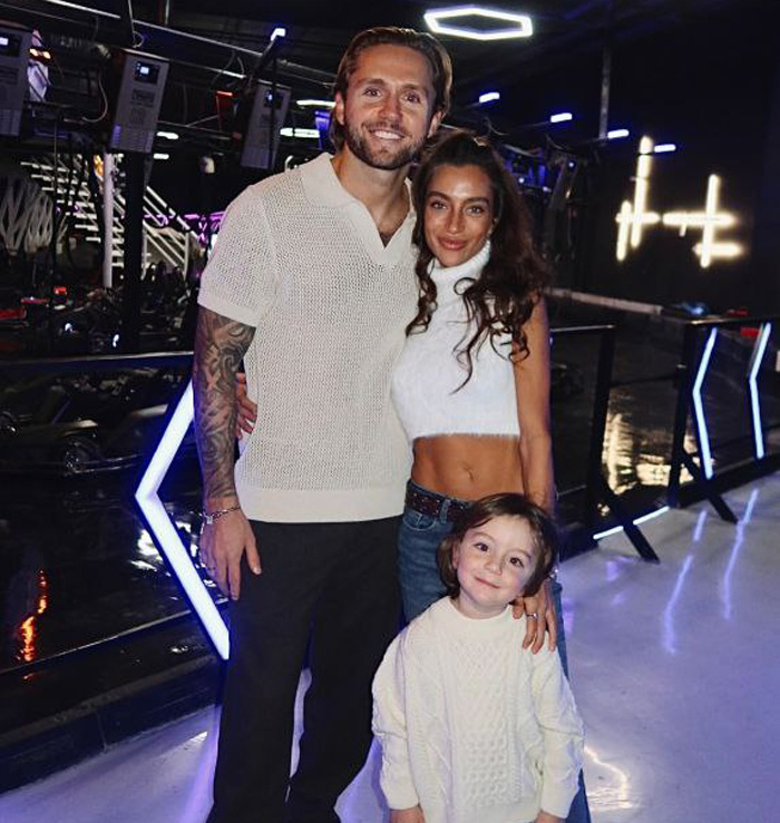    Влад Соколовский с женой Ангелиной Сурковой и сыном ДэвидомСоцсети Влада Соколовского