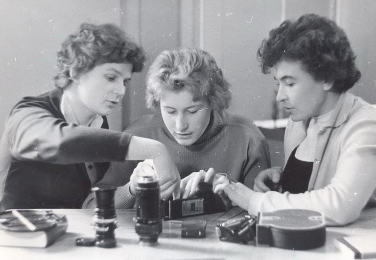 Первый женский отряд космонавтов. Занятие по фотоподготовке. Слева направо — В.В. Терешкова, Т.Д. Кузнецова, И.Б. Соловьёва. 1962. Музей-панорама "Бородинская битва".
