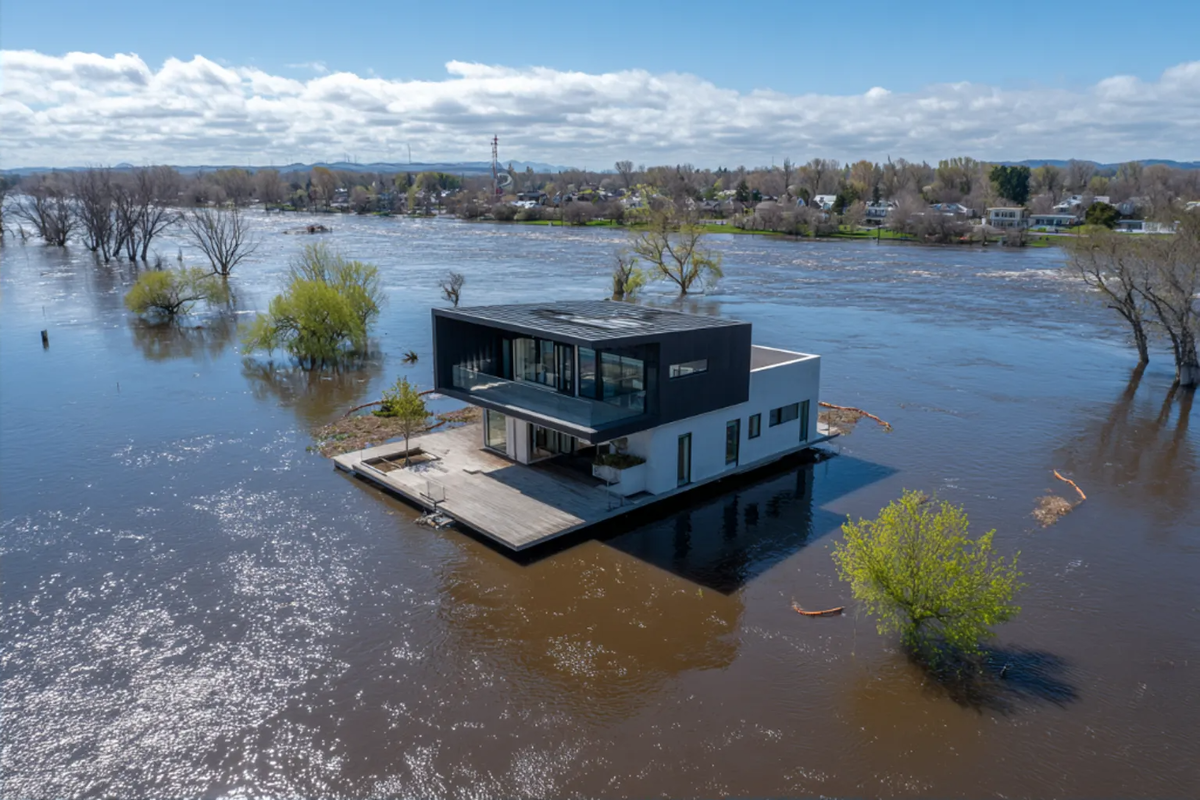 Вода пришла — дом всплыл. Вода ушла — дом сел на место. Ни трещин, ни плесени, ни ремонта. Дом-амфибия: как это работает и сколько стоит — внутри статьи 👇