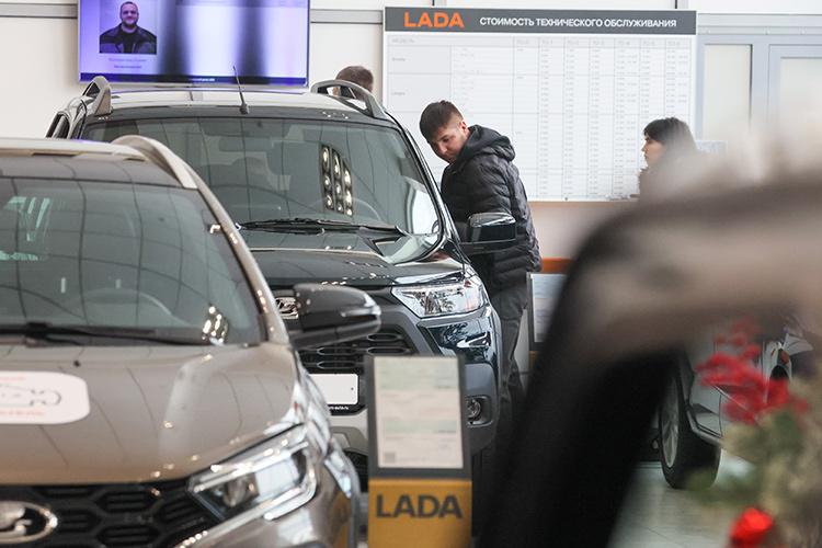    Лидерство Lada незыблемо: за три месяца продано 67,3 тыс. автомобилей.   
Фото: © Belkin Alexey / news.ru / www.globallookpress.com