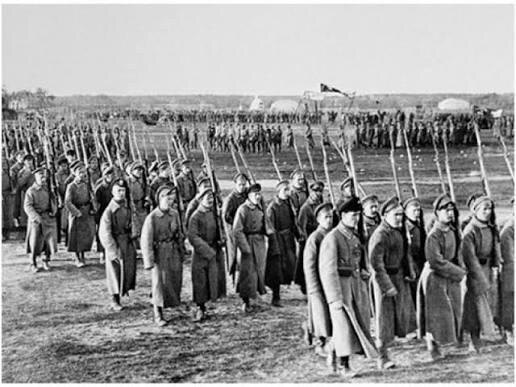 108 лет назад на Ходынском поле состоялся первый военный парад Красной Армии