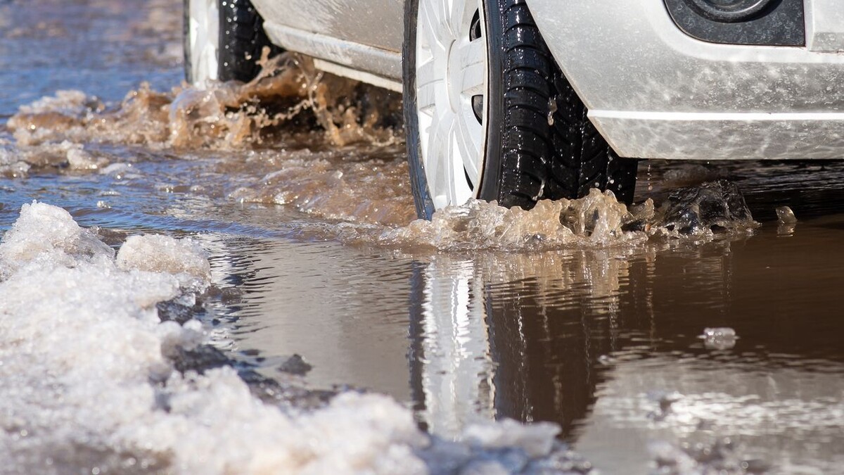    Автомобиль весной