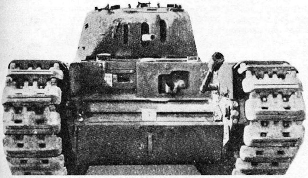 Churchill II Oke, одна из первых попыток создать огеметный танк на базе Chhurchill. 
