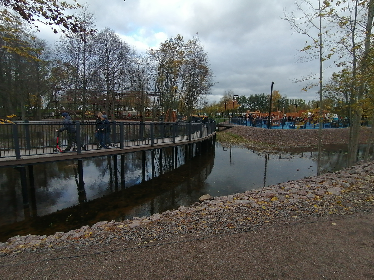 Прогулочная аллея в Острове фортов рядом с веревочным парком