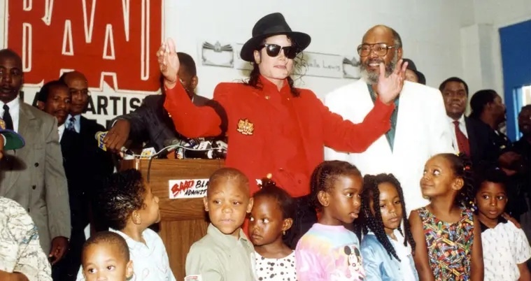 Майкл Джексон снова обвиняется в сексуальном насилии над маленькими детьми. Источник: MEGA.