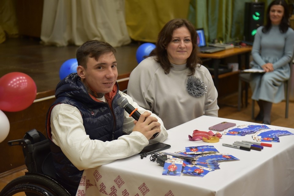    На прошлой неделе глава Коми Ростислав Гольдштейн присвоил Ивану Голубкову высшее почётное звание «Герой Республики Коми». Фото: Минспорта Коми.