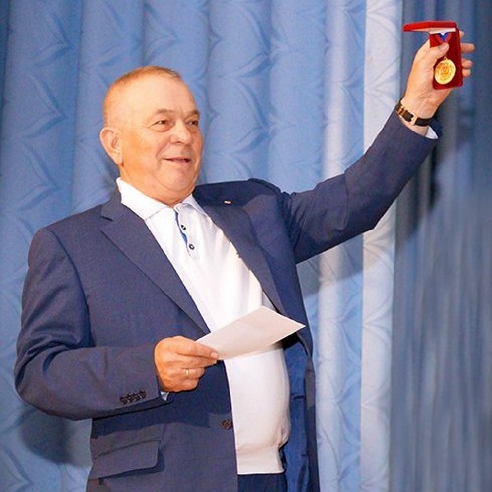 Застройщик Александр Назаров, судя по всему, управлял лодкой. Фото: соцсети