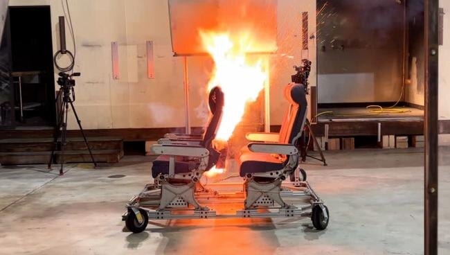 Демонстрация теплового разгона литийионного АКБ в техцентре Федерального управления гражданской авиации США CNN