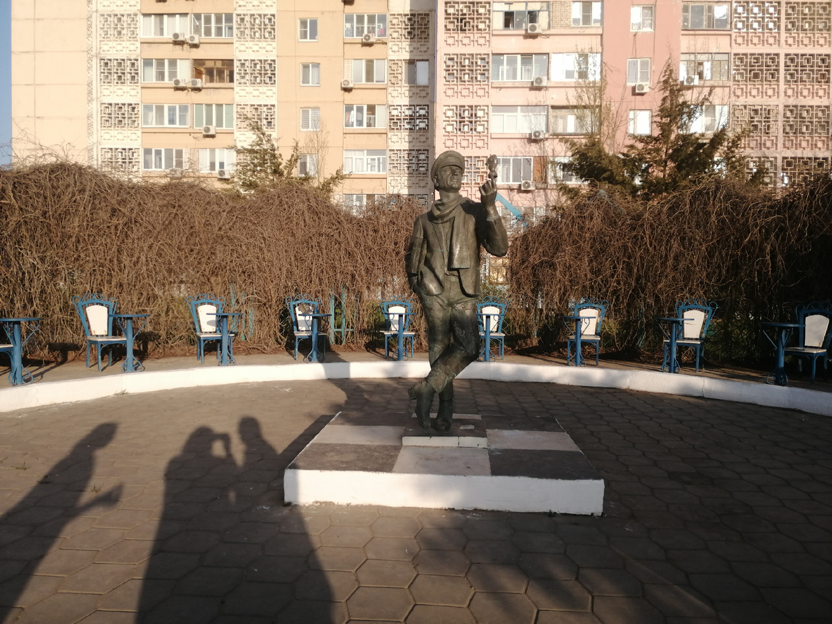 Памятник Остапу Бендеру в Элисте. Фото Светы Давыдовой