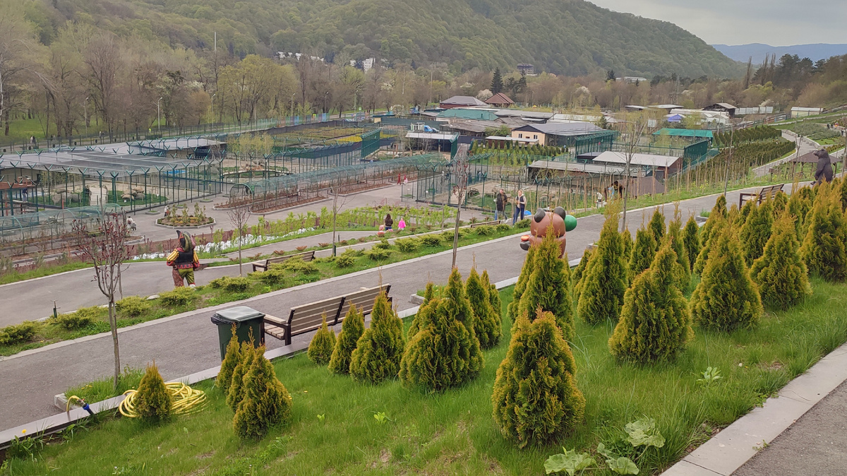 Вид сверху на зоопарк г. Нальчик