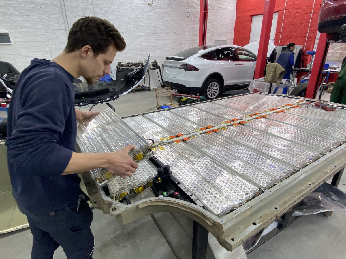 Замена тяговых электробатарей на автомобилях Tesla
