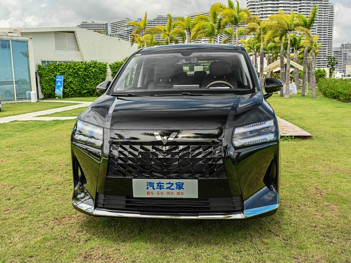 Дизайн передней части Wuling Starlight 730