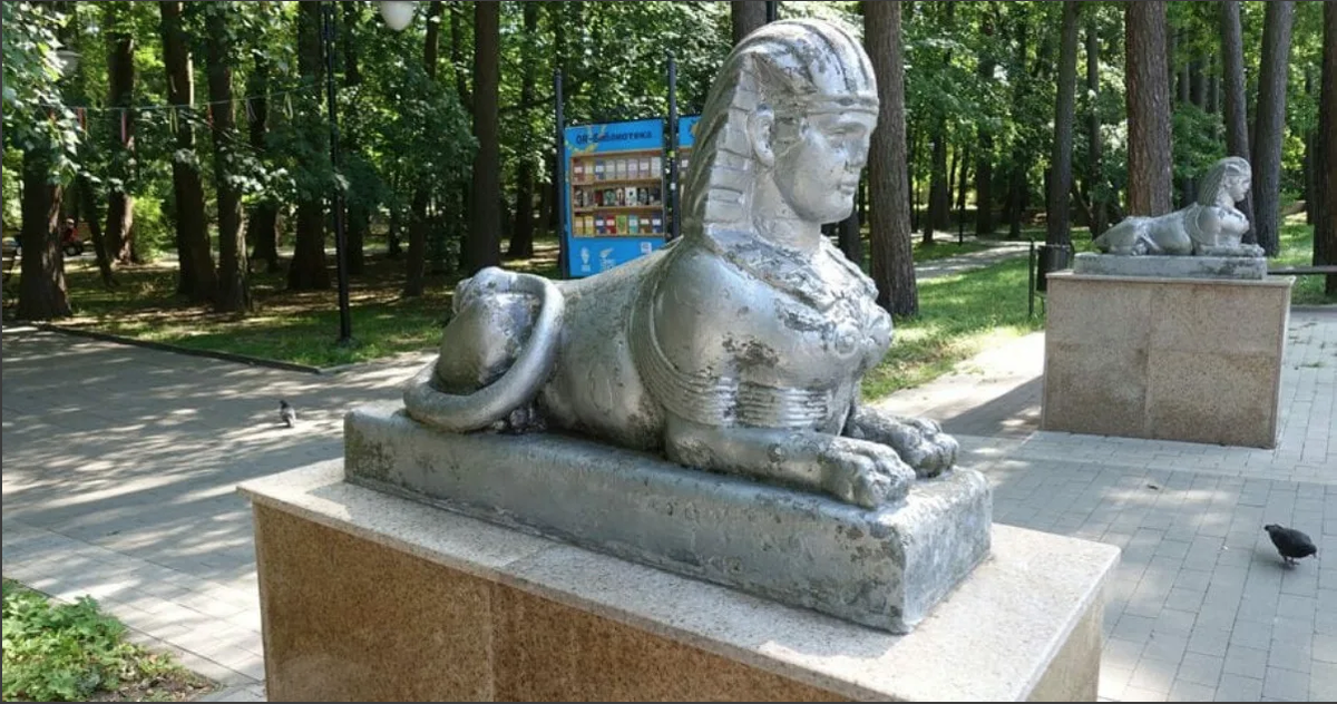 Сфинксы в парке Светлогорска в советский период