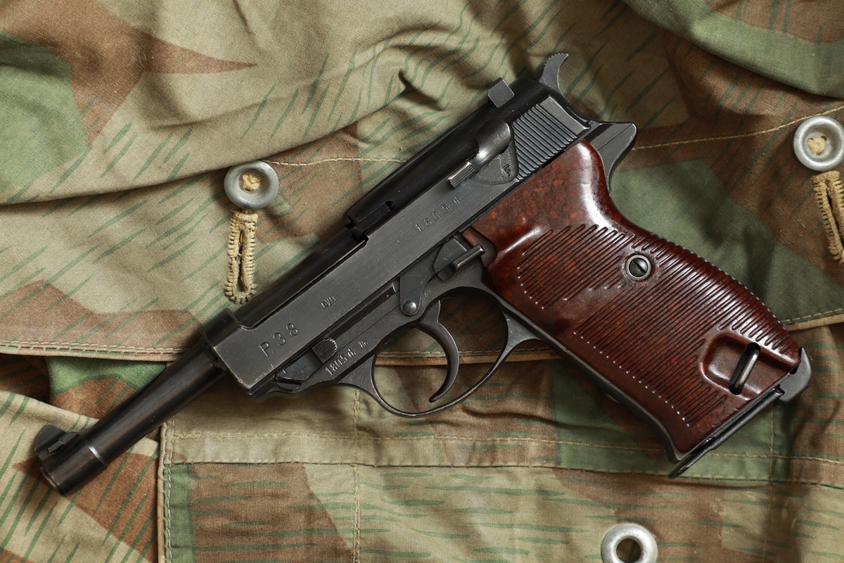 Walther P38, вероятнее всего именно этот трофей подарили Ивану Никитичу