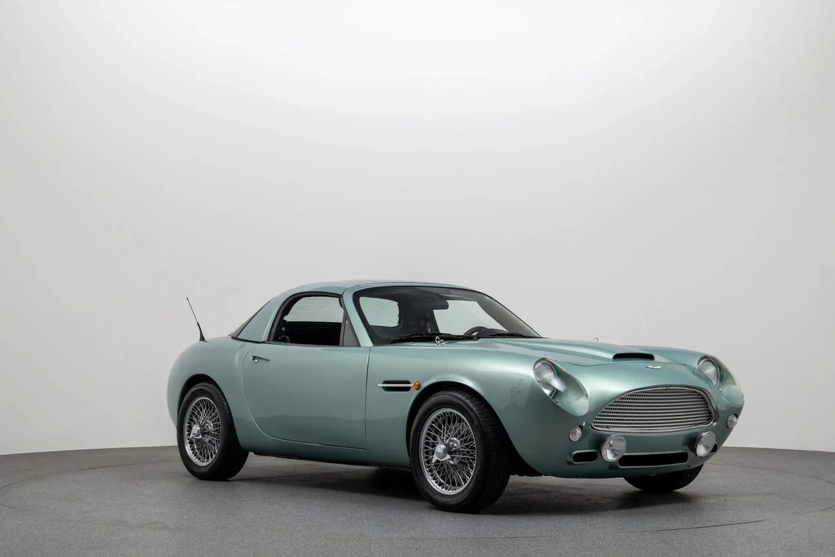    Mazda MX-5 Miata в стиле Aston Martin