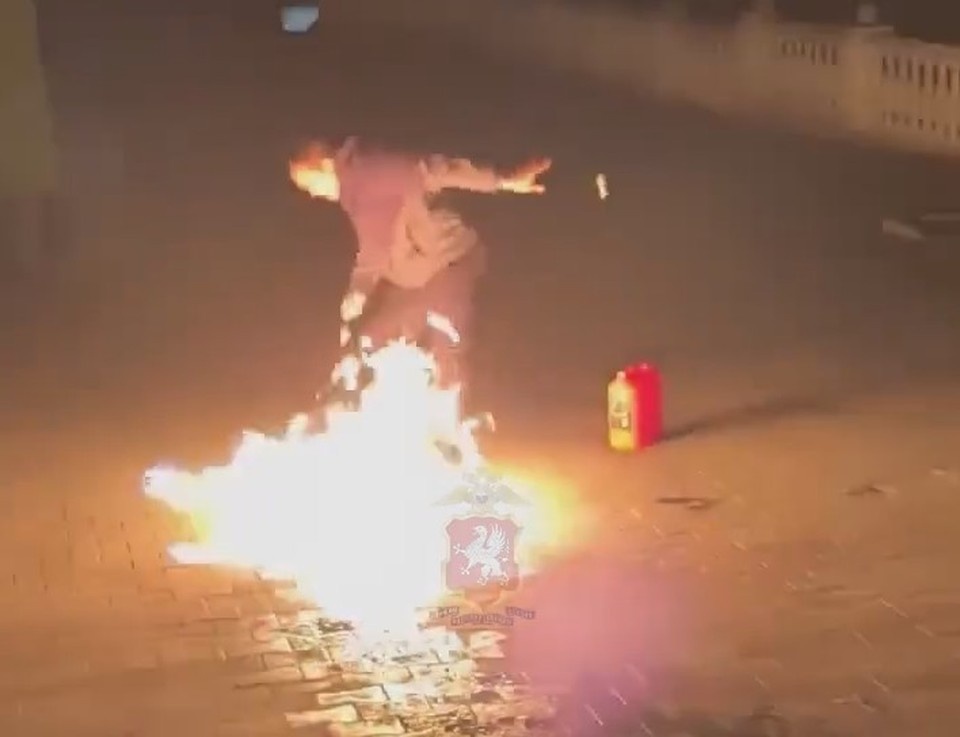    Поджигатель едва не пострадал сам. Фото: УМВД Севастополя