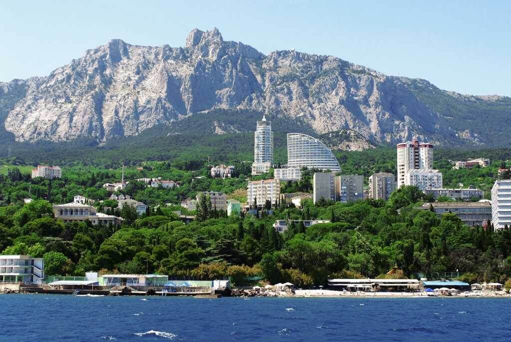 Ежегодно отдыхать в Мисхор приезжают туристы с детьми. На пляжах есть детские аттракционы. Цены на частный сектор и пансионаты здесь гораздо меньше, чем в крупных крымских городах, поэтому курорт выбирают те, кто хотят отдохнуть недорого.