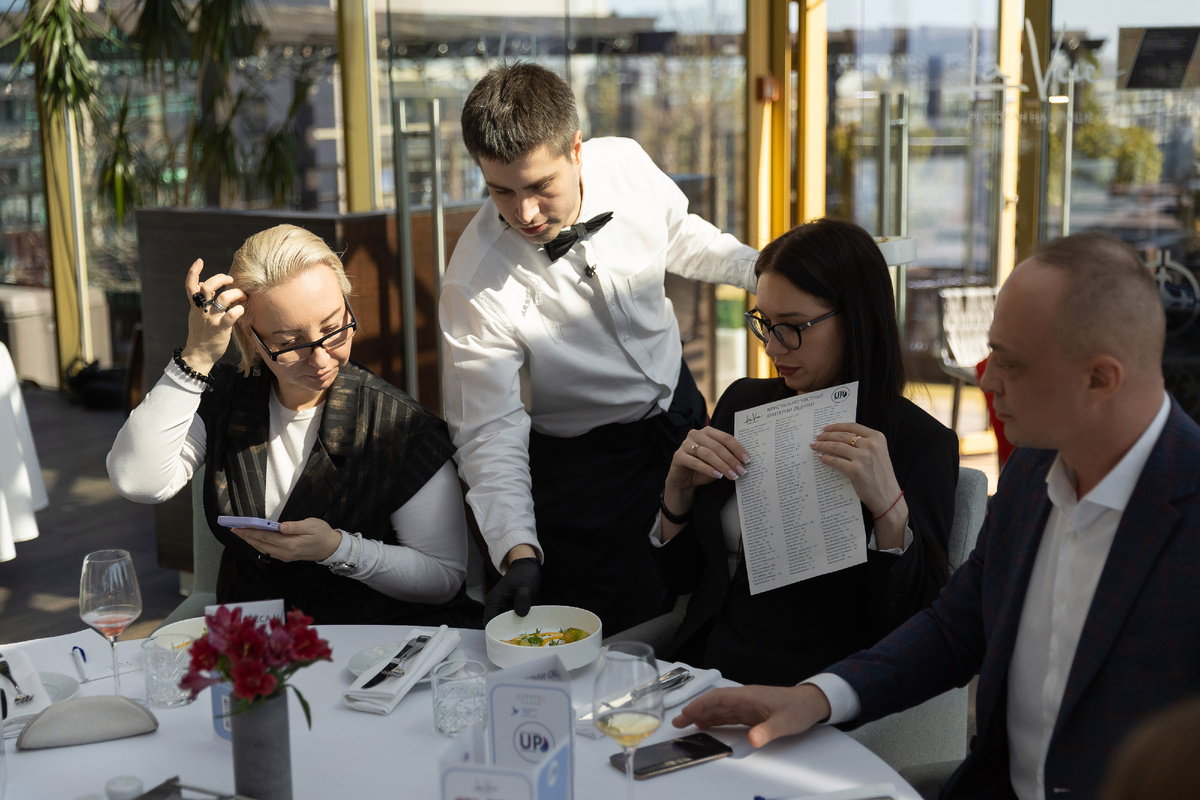 Заседение экспертного совета Horeca UP в ресторане «Ля Вю» (La Vue) отеля "Санкт-Петербург", бизнес-бранч от шеф-повара Михаила Кучмы.