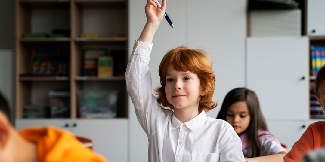 Рособрнадзор объявил о масштабном сокращении школьной программы с 2027 года: у детей заберут треть учебников