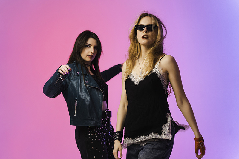 Фото солистки Ани из Fibi Band (Фиби бэнд) и Маши Морр