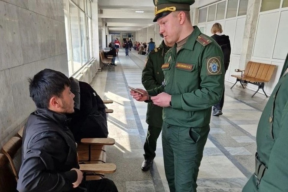    Рейд проводили в Екатеринбурге в Железнодорожном районе. Фото: пресс-служба ВСУ СКР по ЦВО