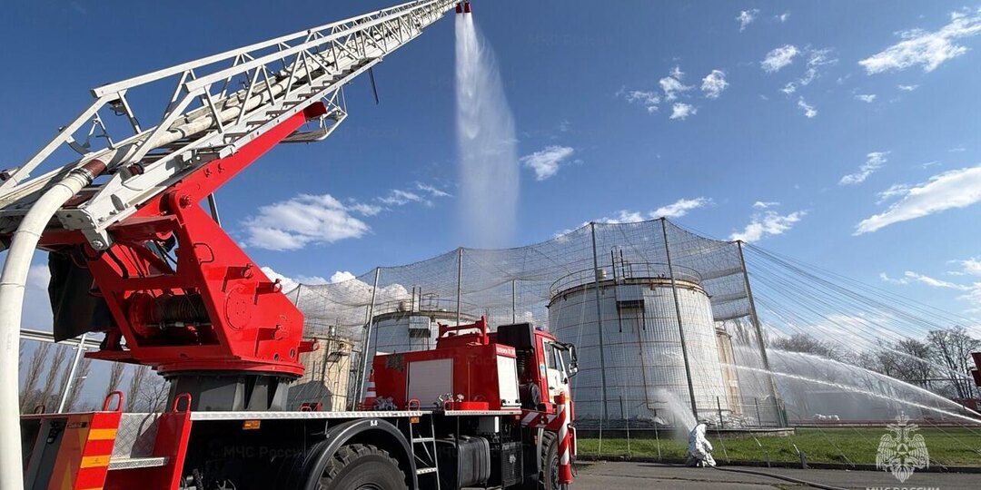 Во Владикавказе прошли масштабные учения пожарных на нефтебазе