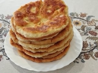 Дрожжевые лепешки на сковороде. Быстро и вкусно.