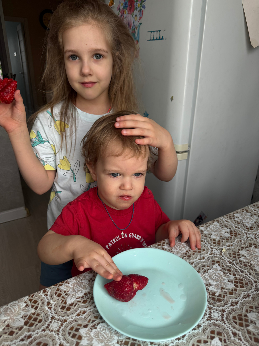 Вика расплелась после садика 
