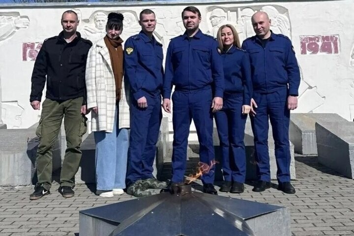 Прокуроры и молодежь благоустроили Аллею Славы в запорожской Акимовке