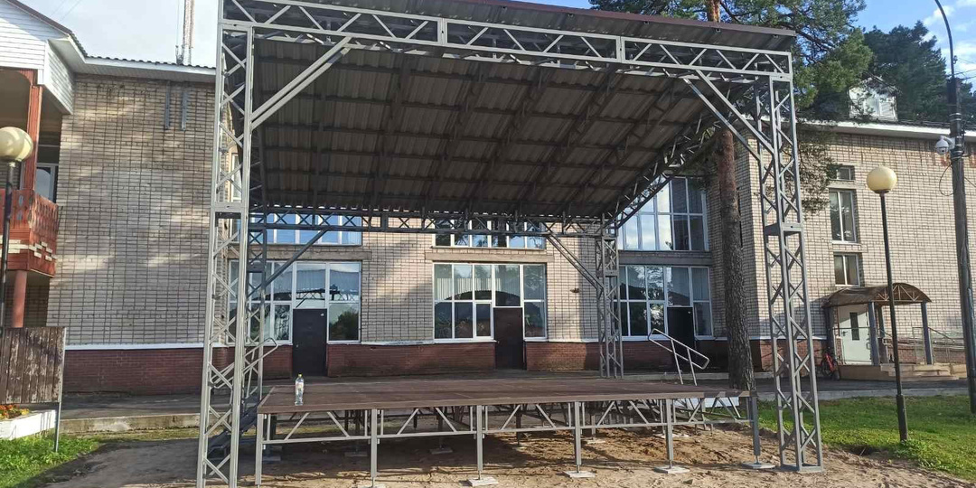 Почему сцены строят из стали и алюминия, а не из дерева и пластика