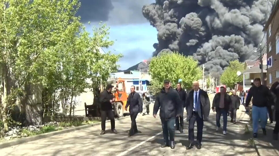 Сегодня, 28 апреля, порт Туапсе подвергся очередному удару дронов, который стал третьим с середины апреля.📷Фото: официальный канал Губернатора Краснодарского края в MAX