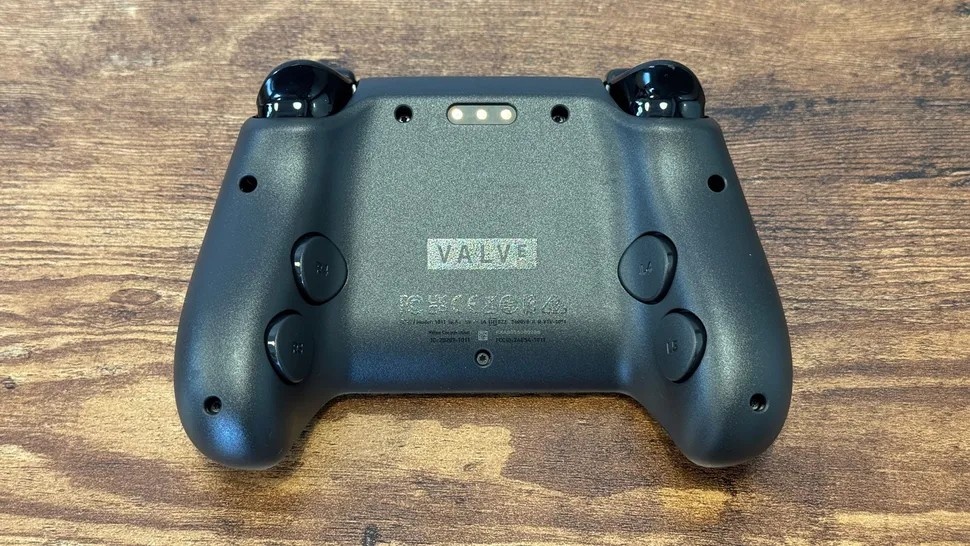 Дополнительные кнопки Steam Controller. Изображение: Tom's Hardware