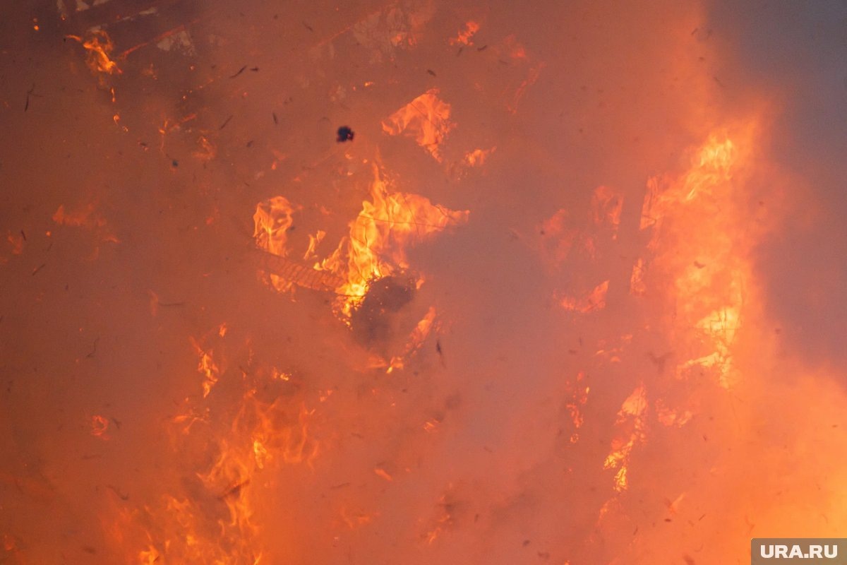     В регионе введен режим ЧС на фоне пожара на НПЗ