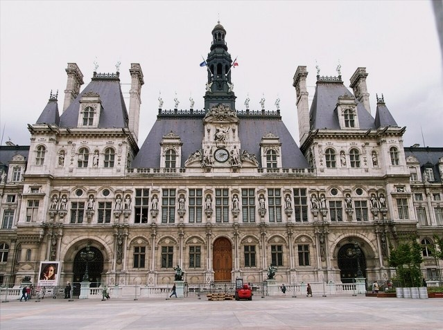 Рис. 1.  Отель-де-Виль (фр. Hôtel de Ville) – Ратуша (Мэрия) Парижа. Современное фото 