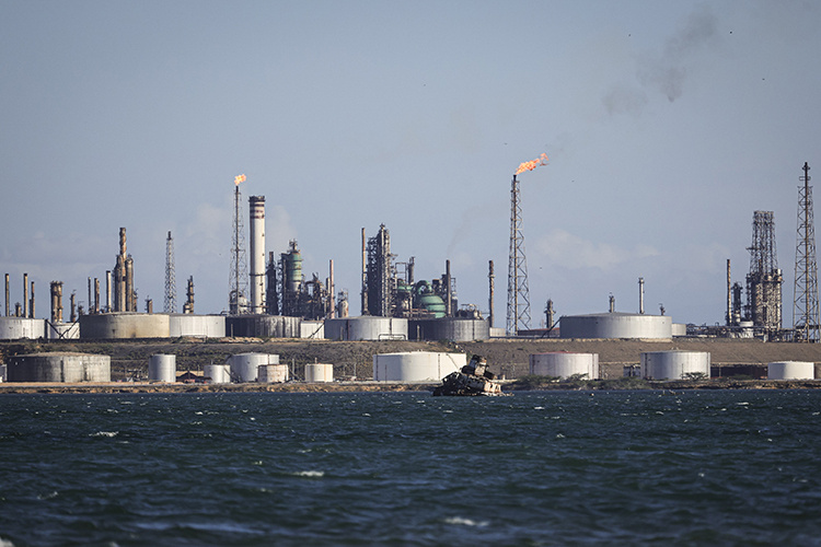    Выход Абу-Даби из альянса нанесет тяжелый удар по поставщикам нефти и их фактическому лидеру — Саудовской Аравии.   
Фото: © Jesus Vargas/dpa / www.globallookpress.com