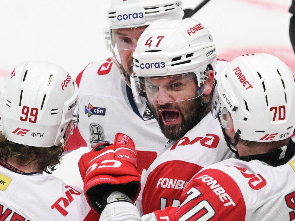    Хоккеист "Локомотива" Александр Радулов | © РИА Новости / Александр Кряжев