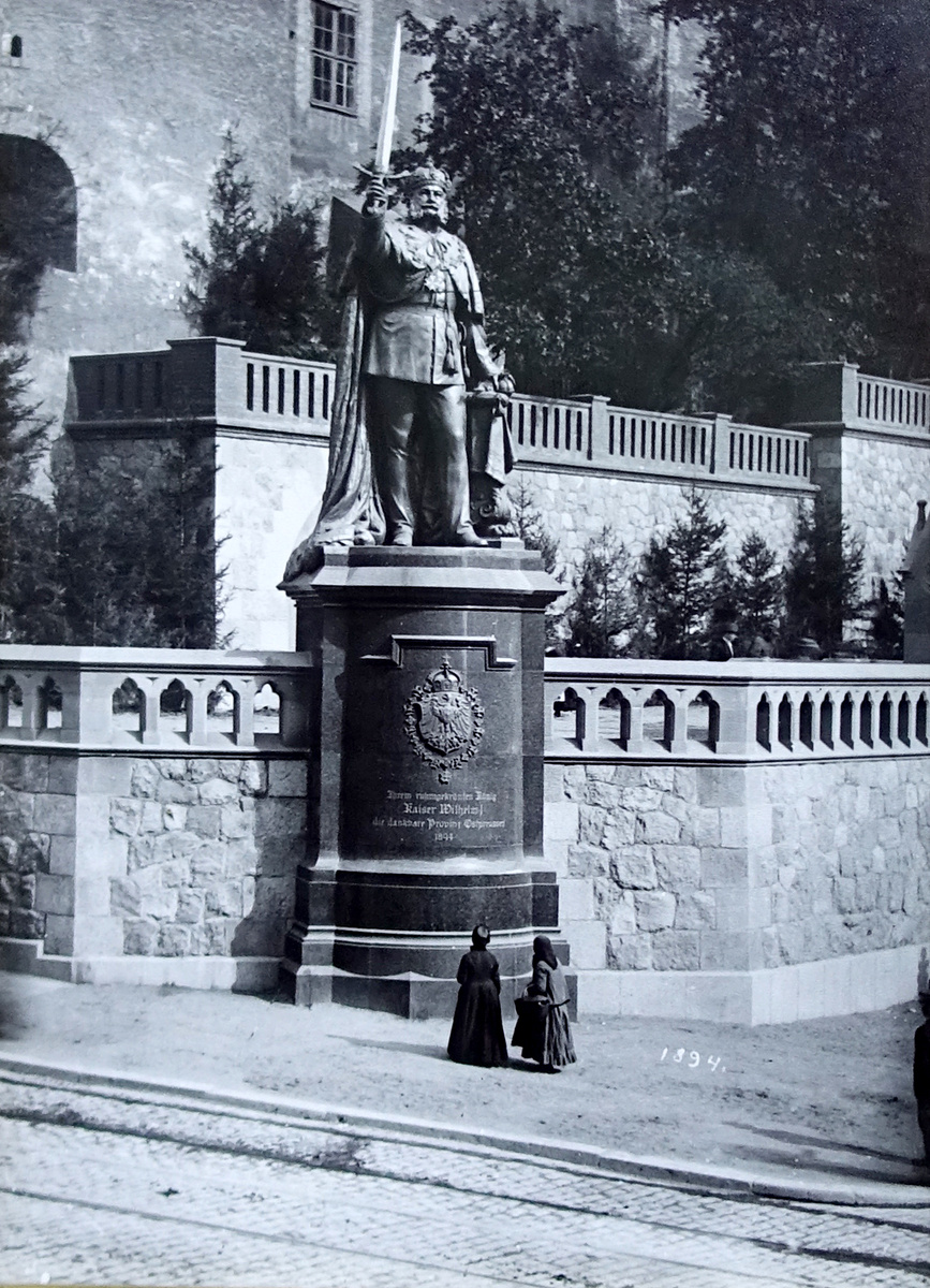 Памятник императору Вильгельму I у королевского замка. Оскар Биттрих, 1894.