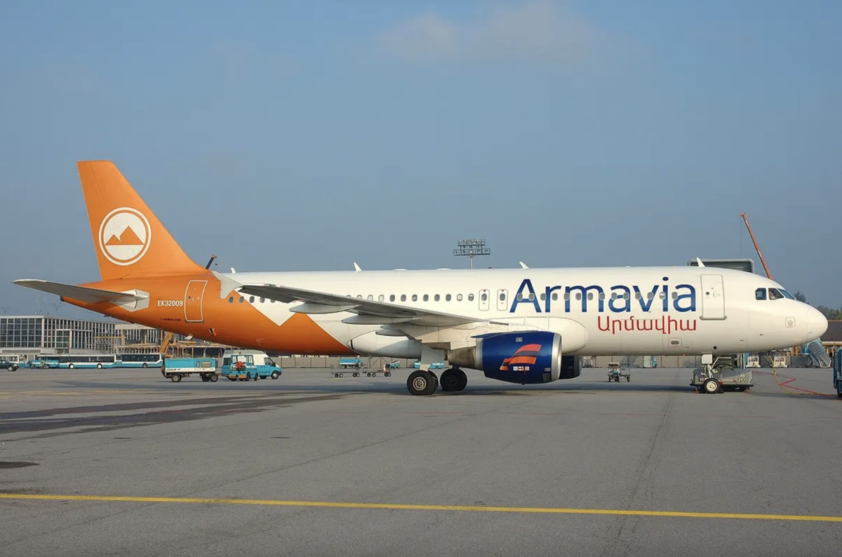 EK-32009, самолет, попавший в аварию, на фото в октябре 2005 года. (Люк Уильямс)
