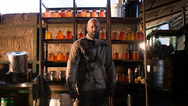    Кадр из фильма «Пчеловод» (The Beekeeper)