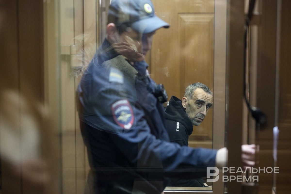    С договорным адвокатом подсудимый общался только на немецком. Артем Дергунов / realnoevremya.ru
