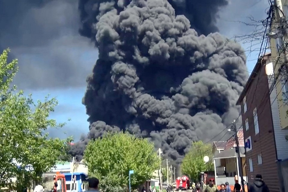    Остается надеется, что продукты горения ветер будет сносить в сторону открытого моря REUTERS